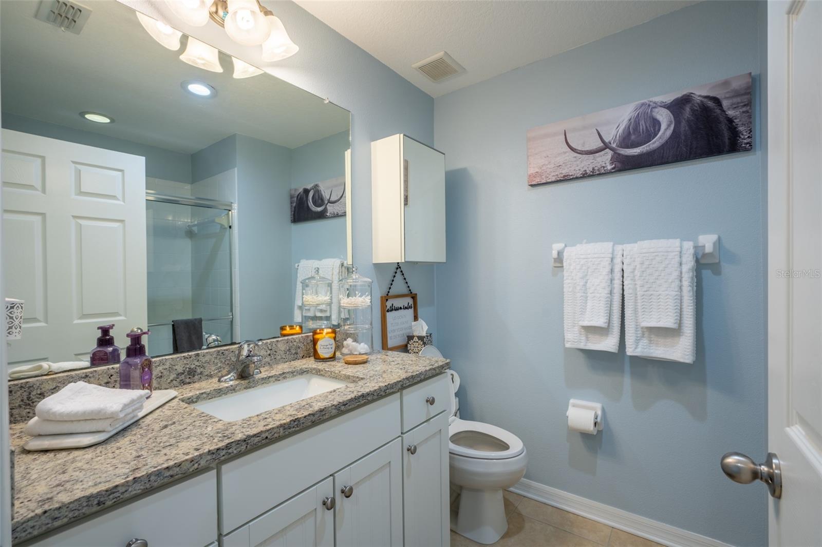 Full bath on 2nd floor.