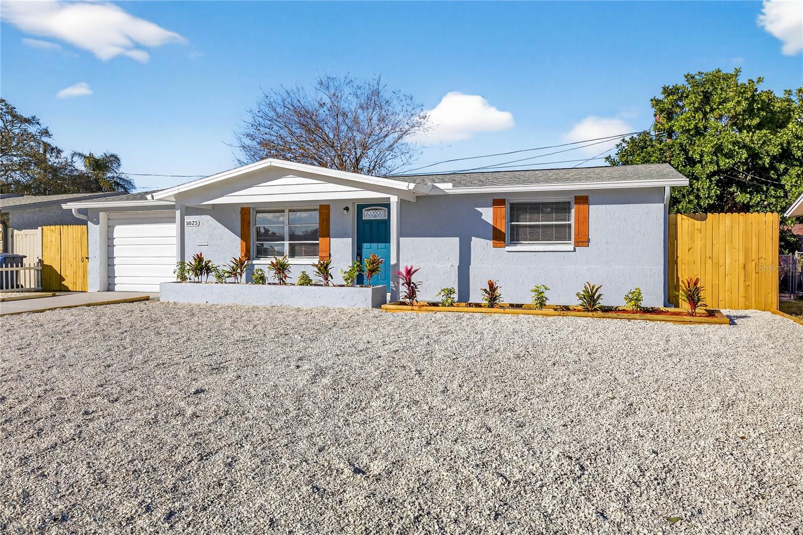 MAINTENANCE-FREE FRONT YARD