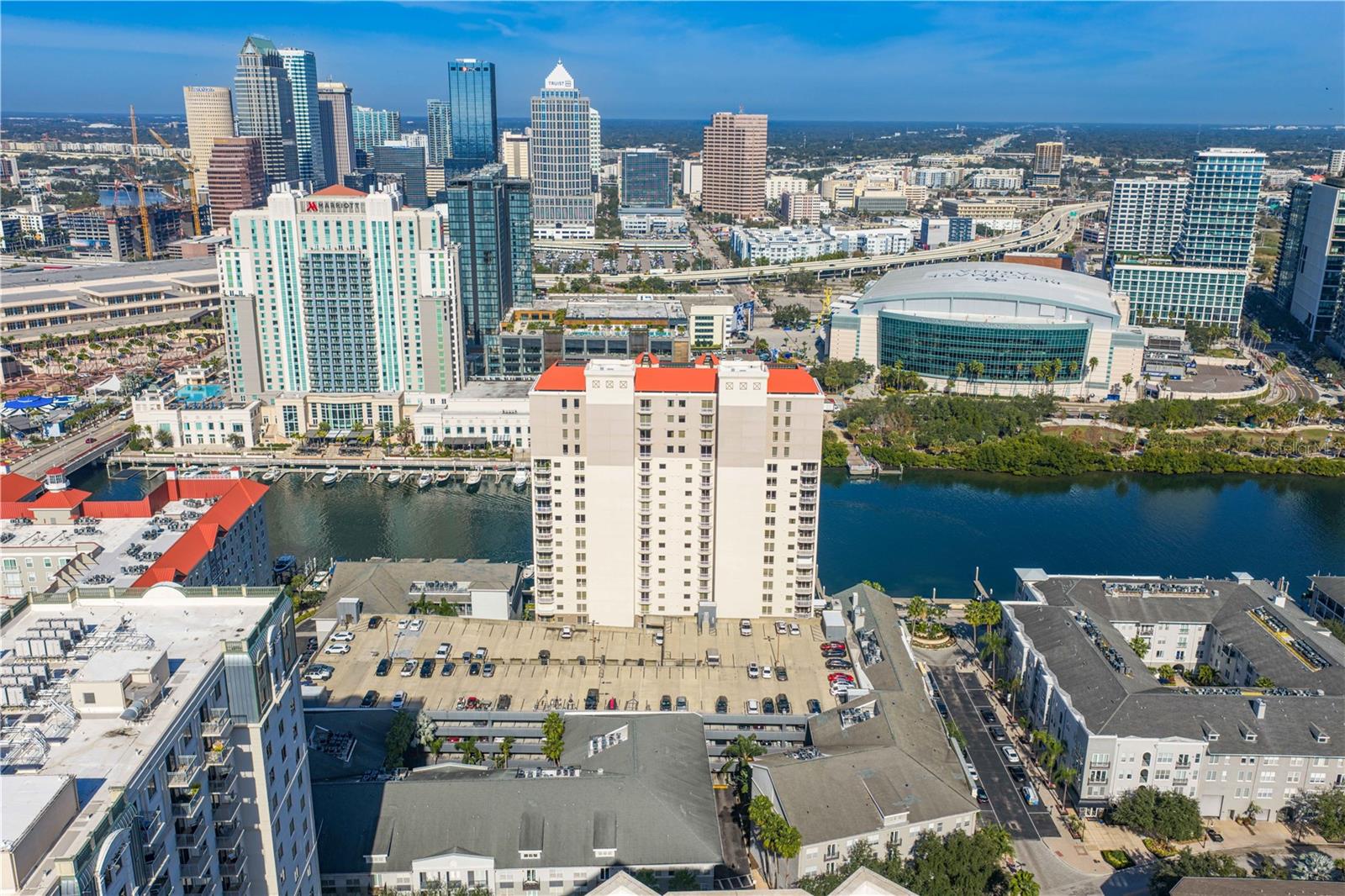 Live where the city meets the water — parks, dining, arts, and effortless access to major routes and Tampa International Airport make this Harbour Island residence a rare Tampa find.