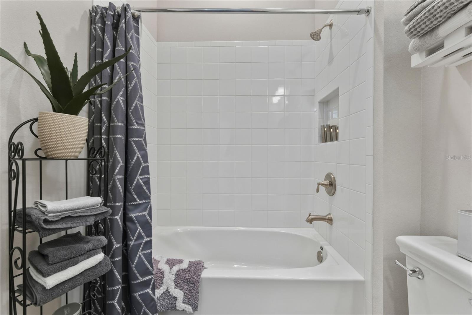 Perfect condition bath 2!