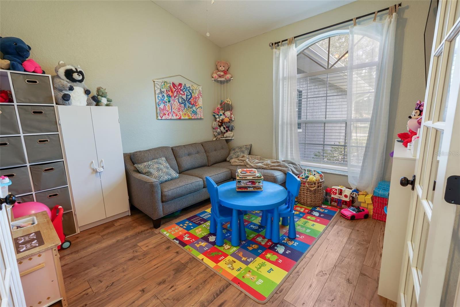 Play room or office/ bonus room