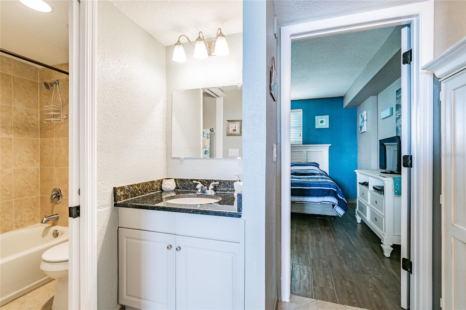 bathroom 2 / 3rd bedroom