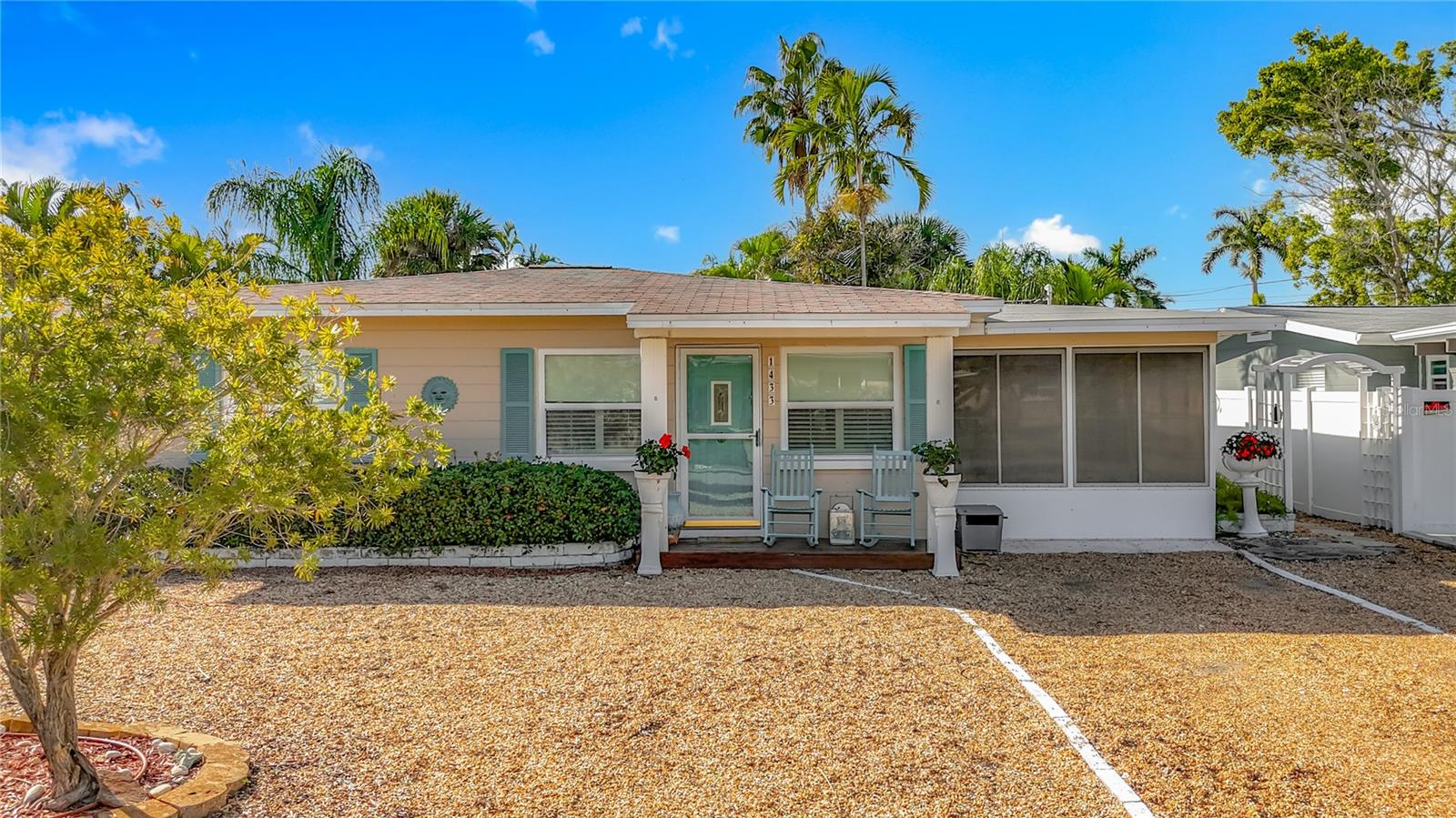 Welcome Home to this charming 2 bedroom, 1 bath home located in a very friendly nieghborhood.