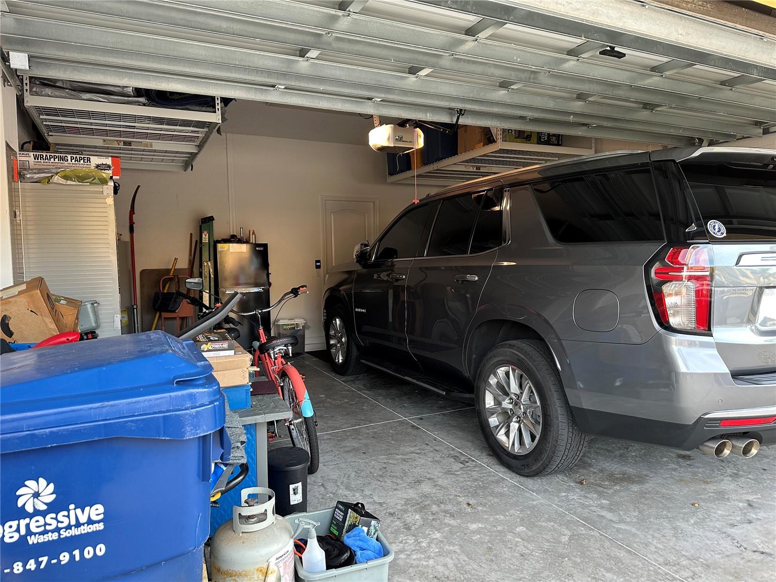 Large Garage that fits full size SUV