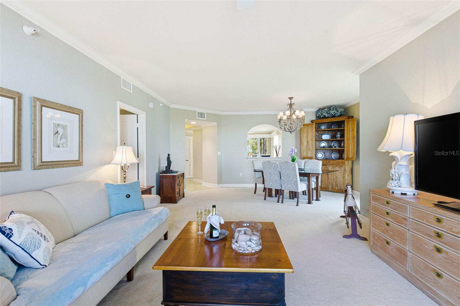 Large Living Room / Dinning Room