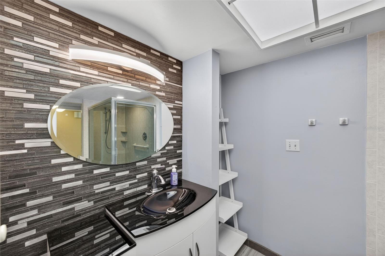 Primary En-suite Bathroom