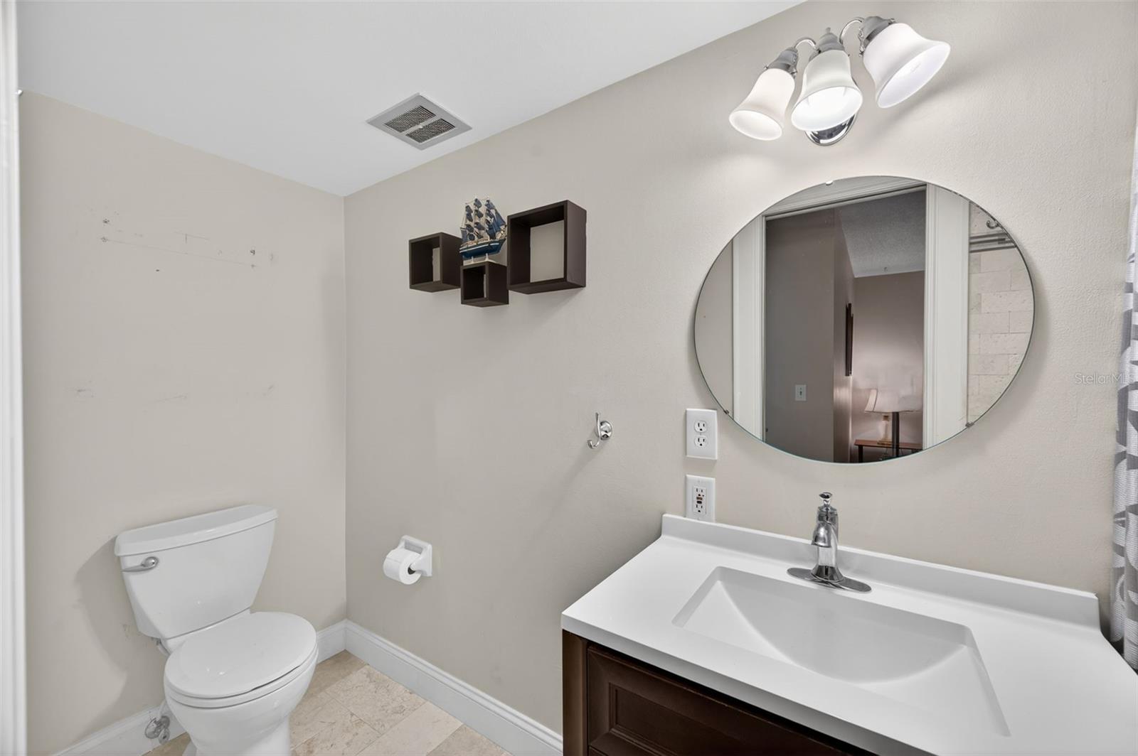 Bedroom 2 en-suite bathroom