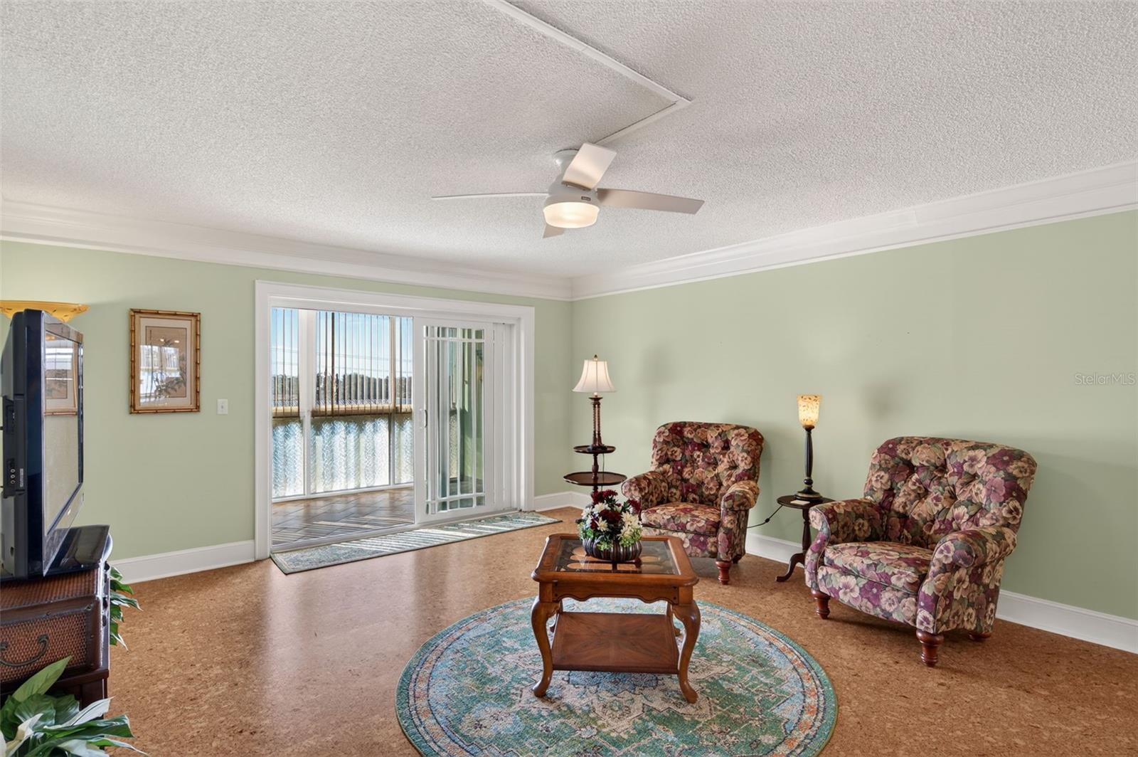 Living Room leads to Florida Room