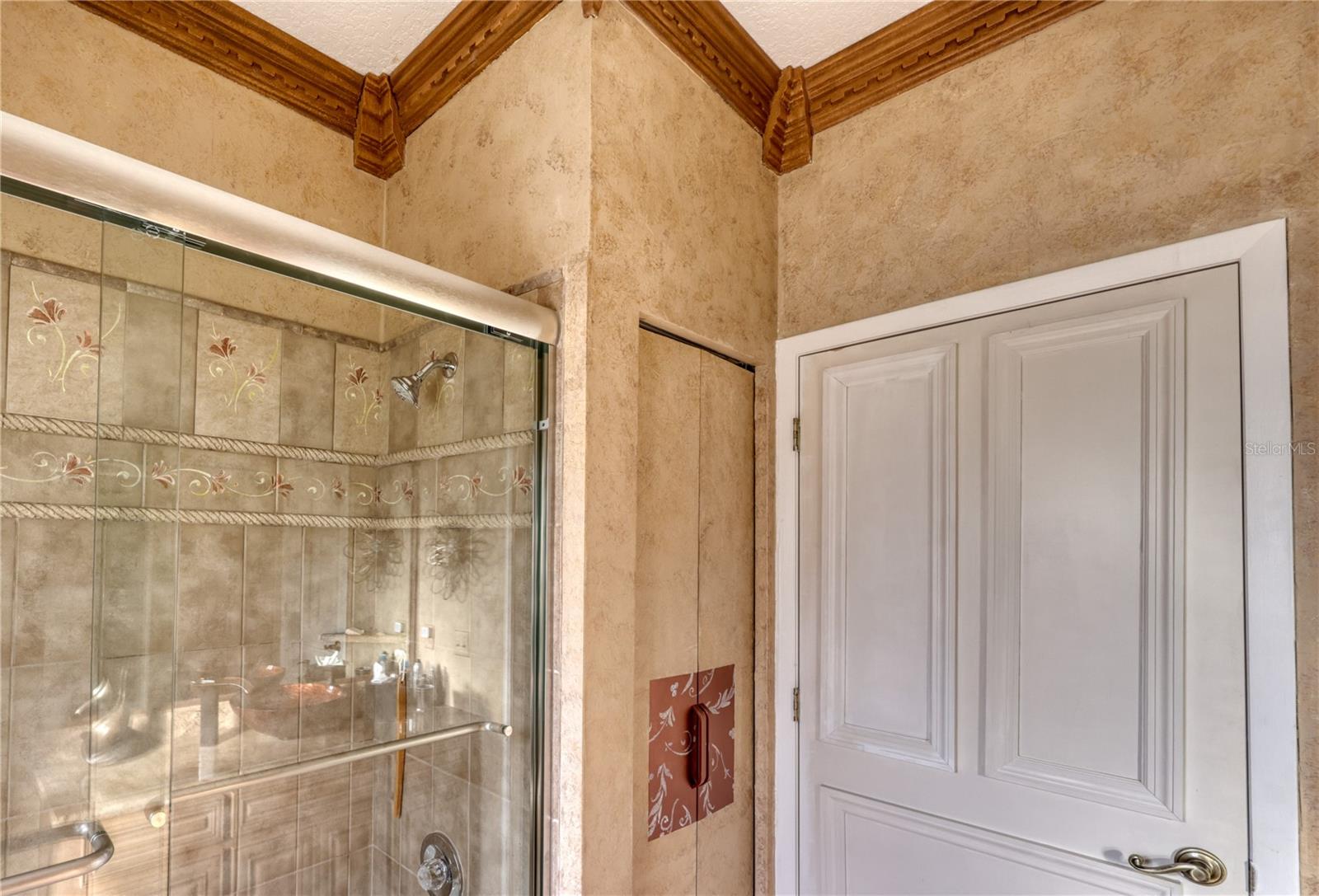 Guest Bath - Tub with Shower