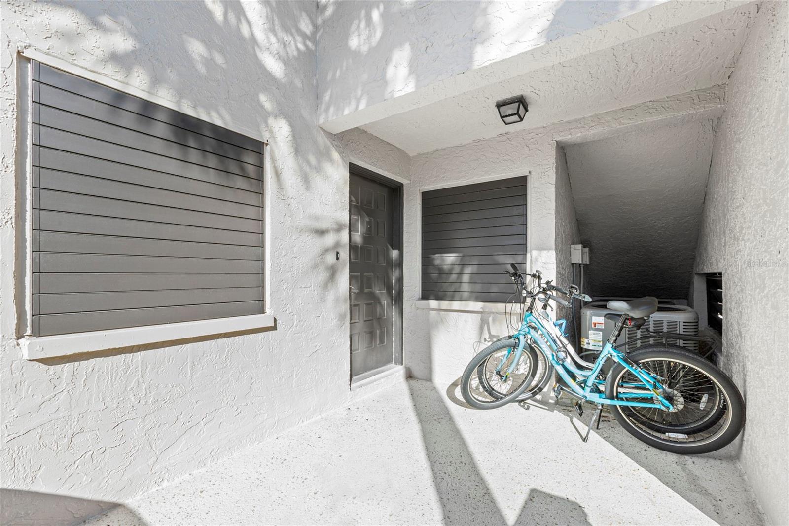 Private entrance with room for storing bicycles
