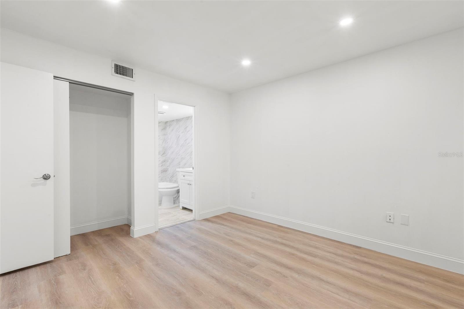 Guest bedroom also has its own fully upgraded en suite private bathroom