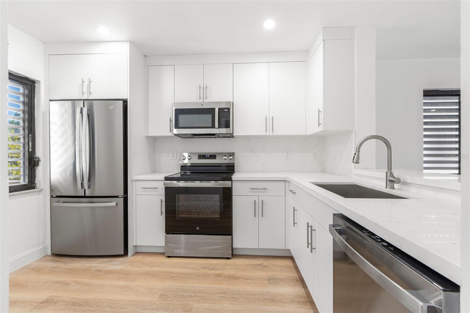 Brand new fully upgraded kitchen!!