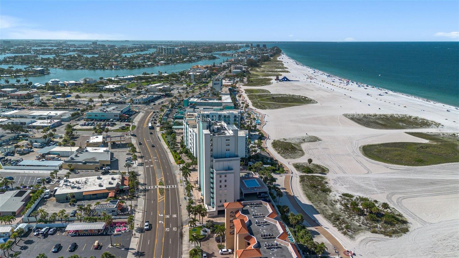 Come live, play and relax at the beach