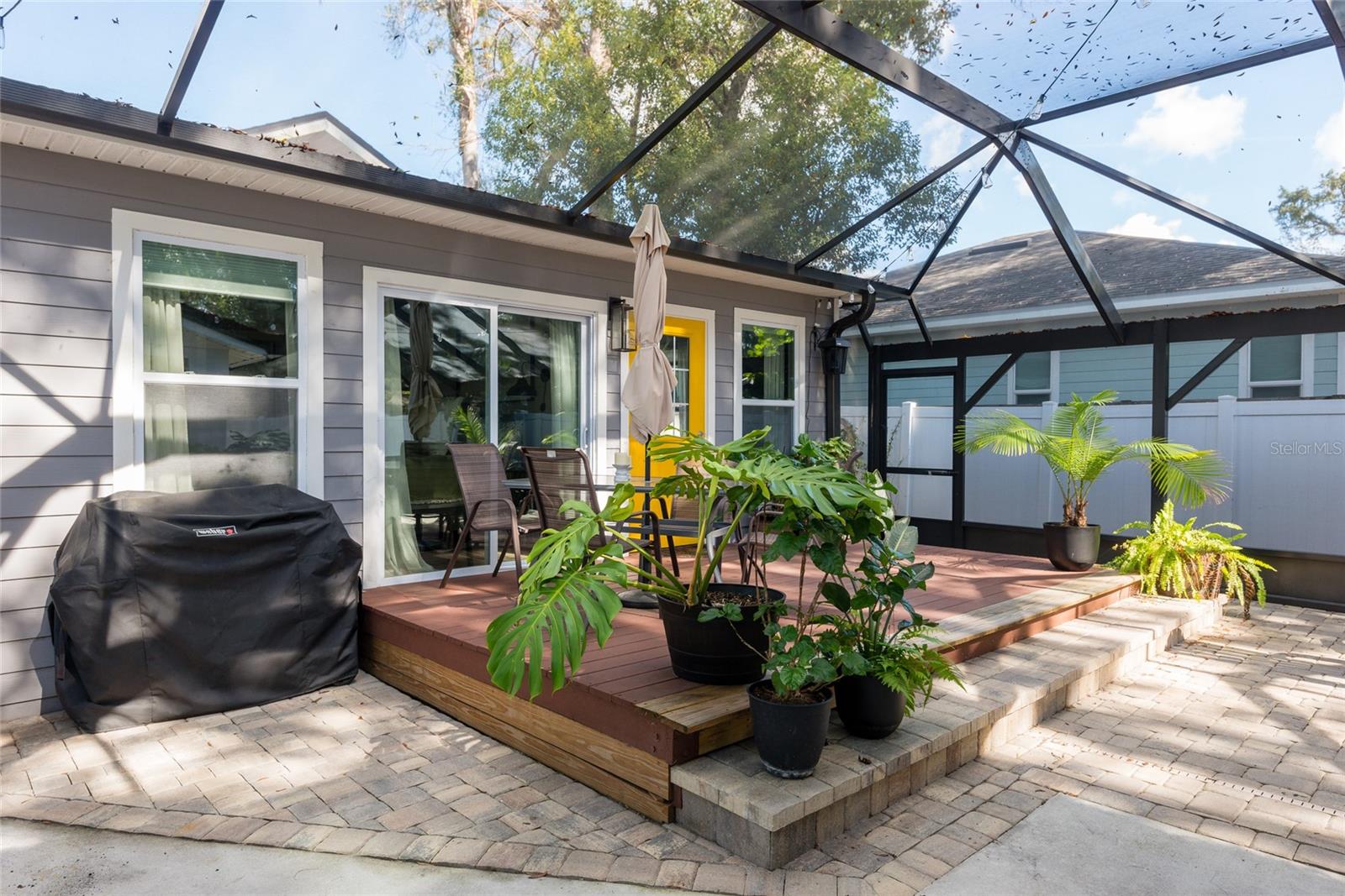 back deck entertainment space, full screened