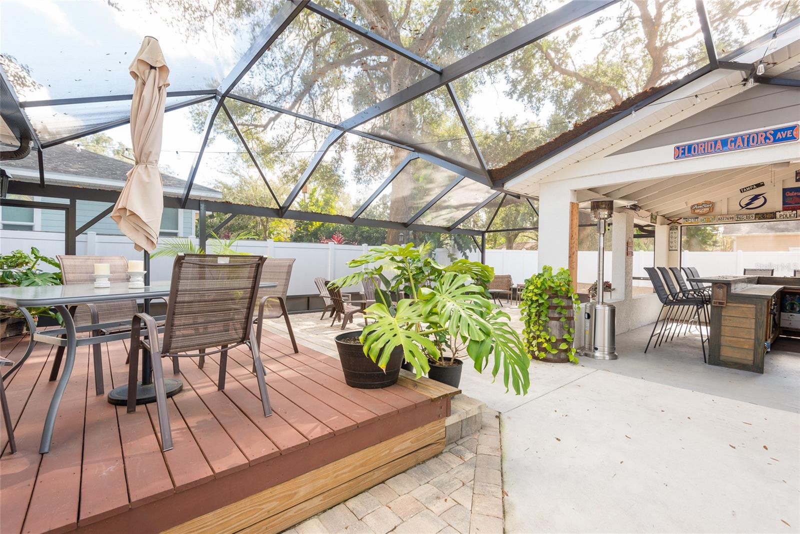 Entertainment area fully, vaulted screen