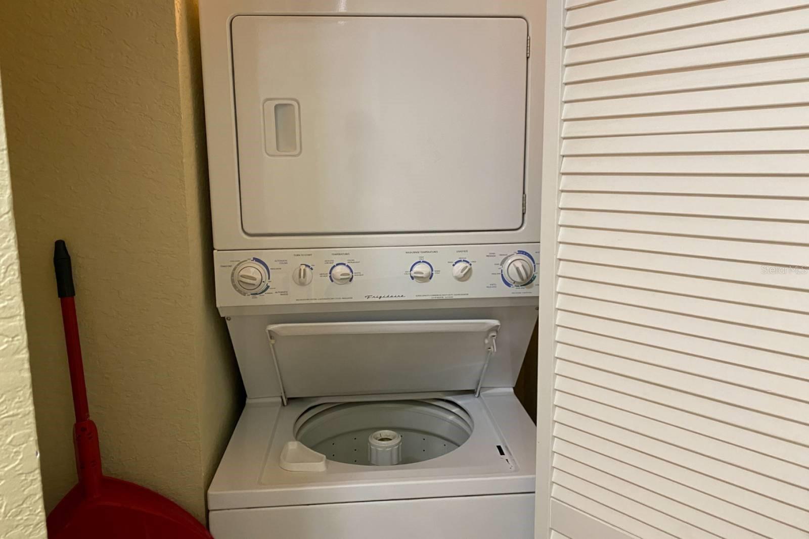 Washer/ Dryer in unit