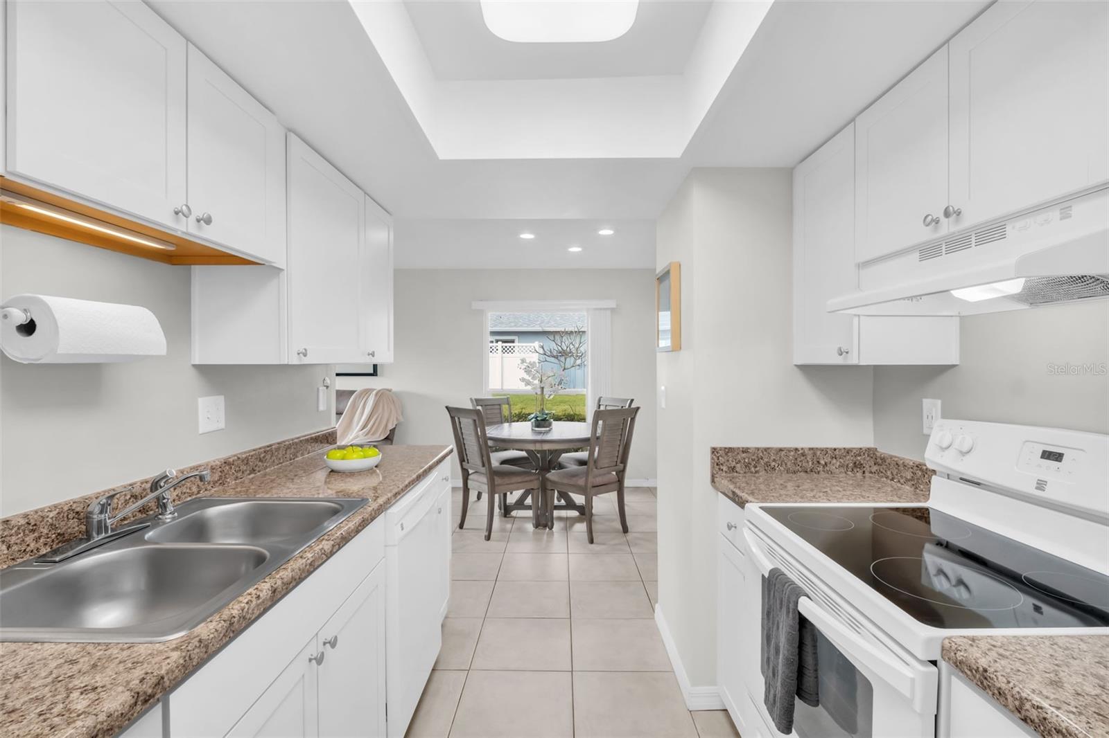 Raised tray ceiling, shaker wood cabinets, & matching appliances~