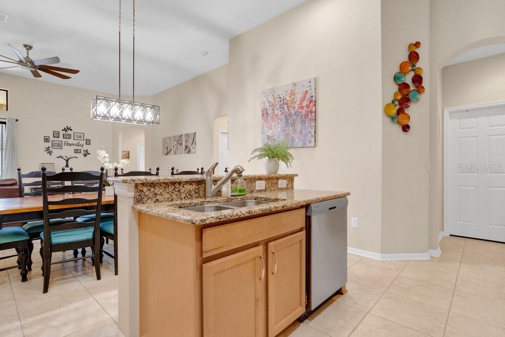 Kitchen Island & Eating Area