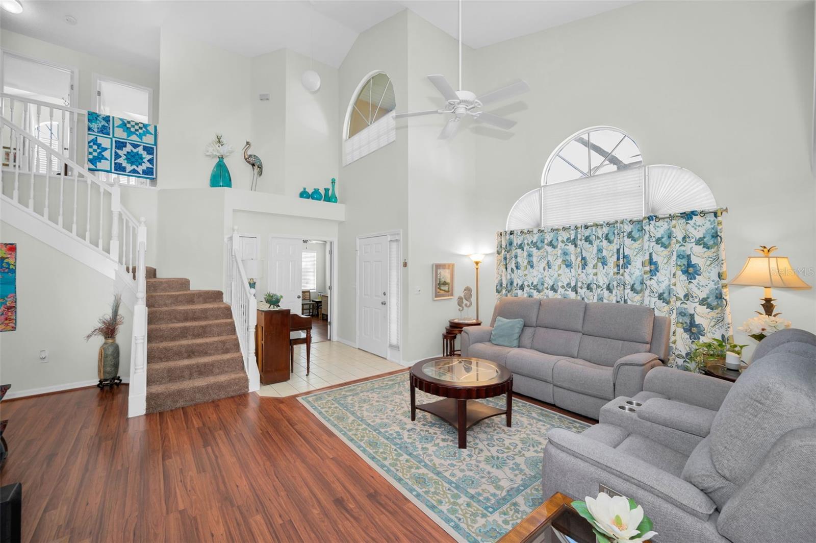 Staircase - laminate floors