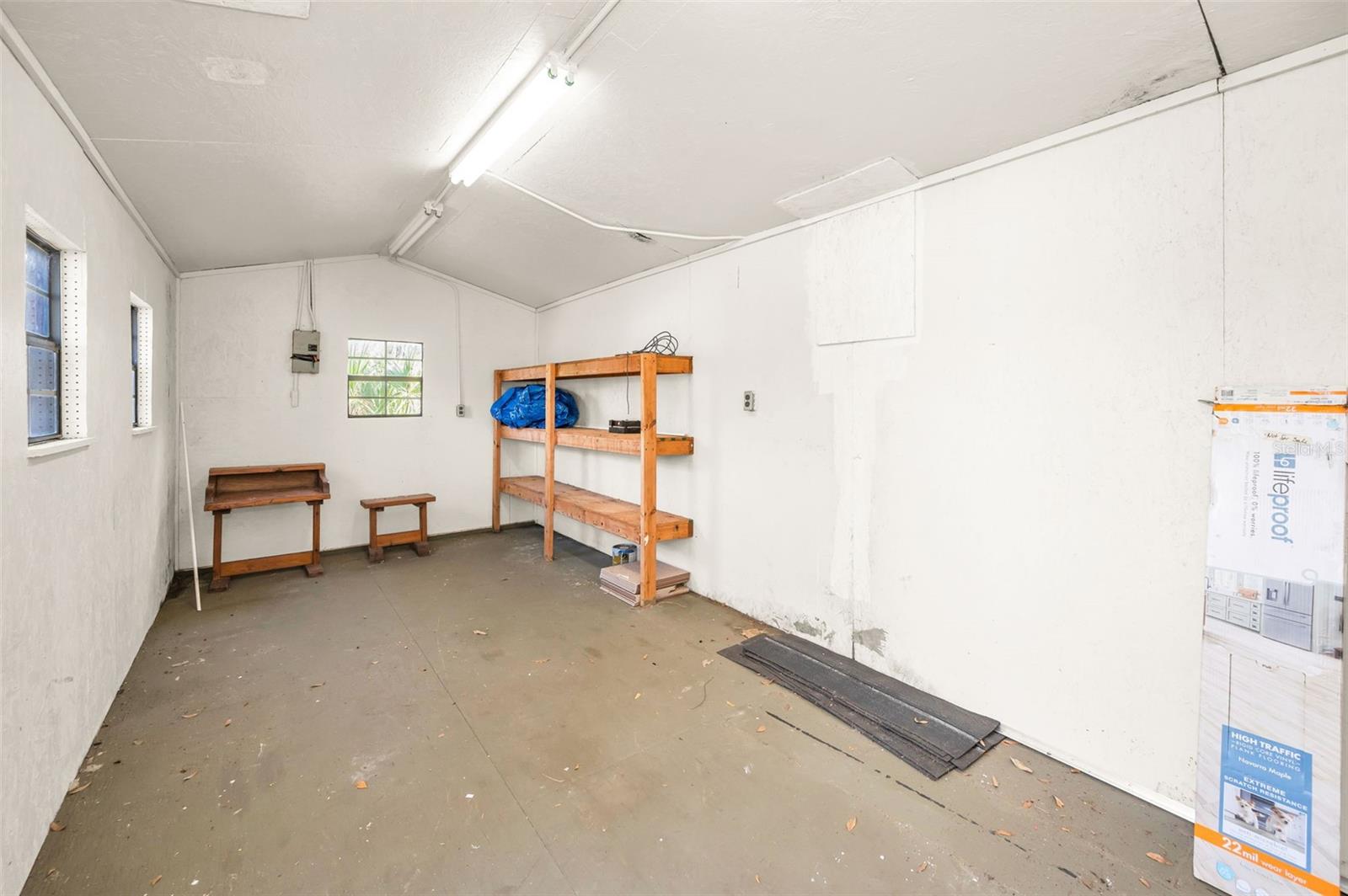 has ac and electricity