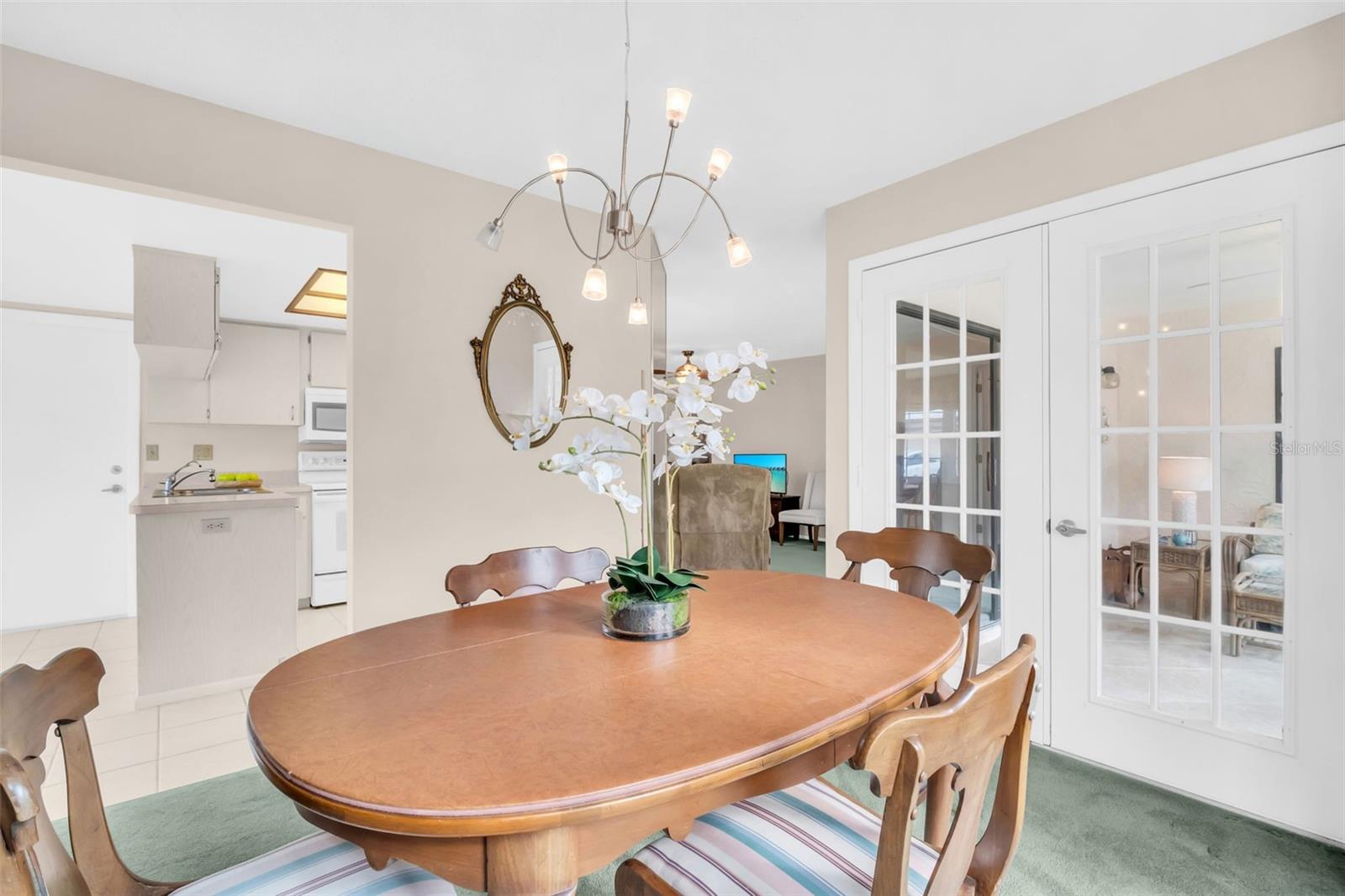 Defined living spaces are open for great flow~