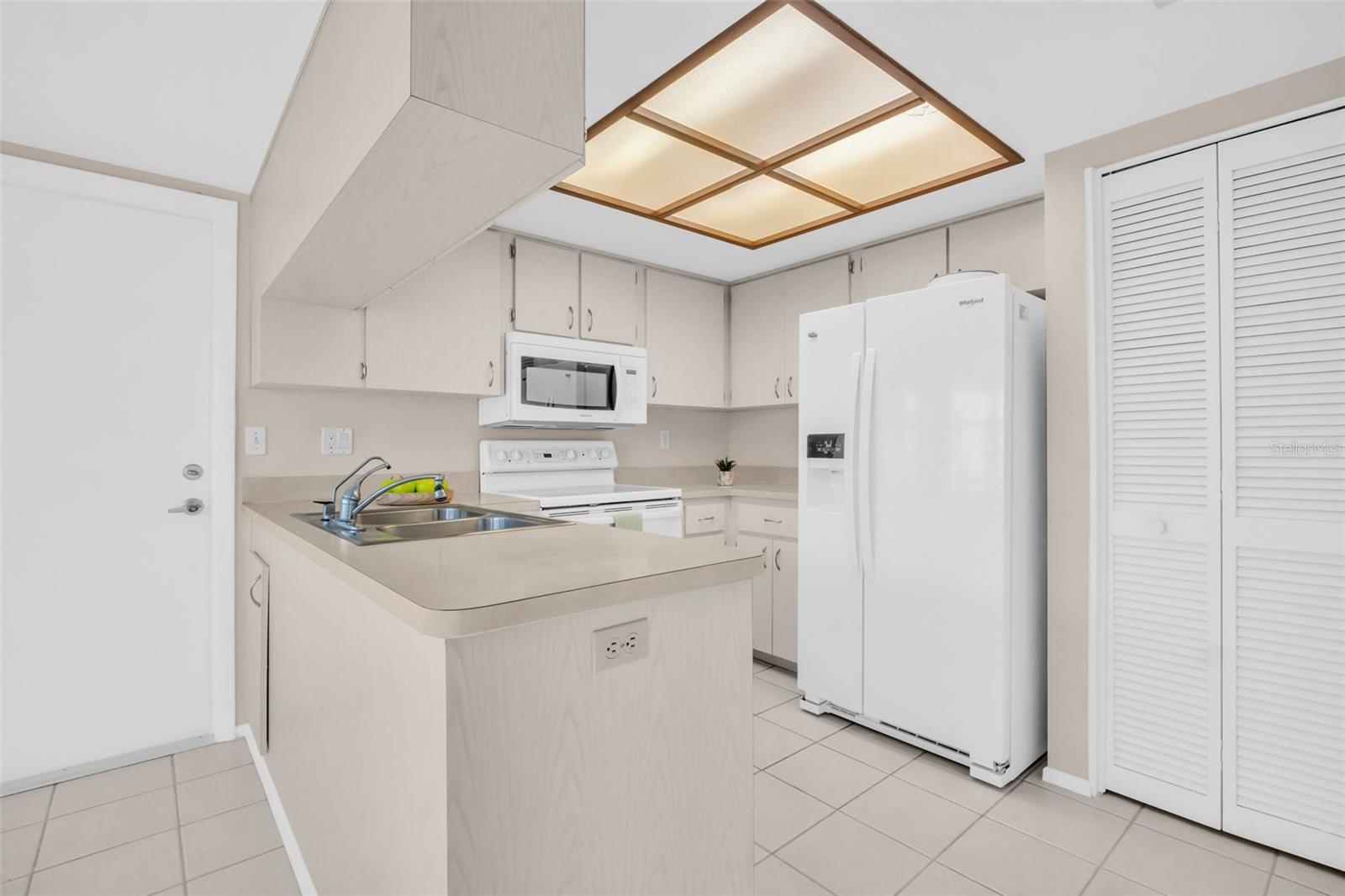 Matching appliances, great cabinet space, and a nice sized pantry closet~
