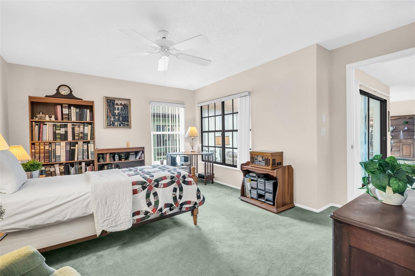 Perfectly split at the rear of home for privacy~