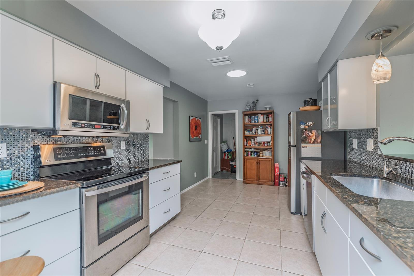 Kitchen with dove-tail finished drawers.