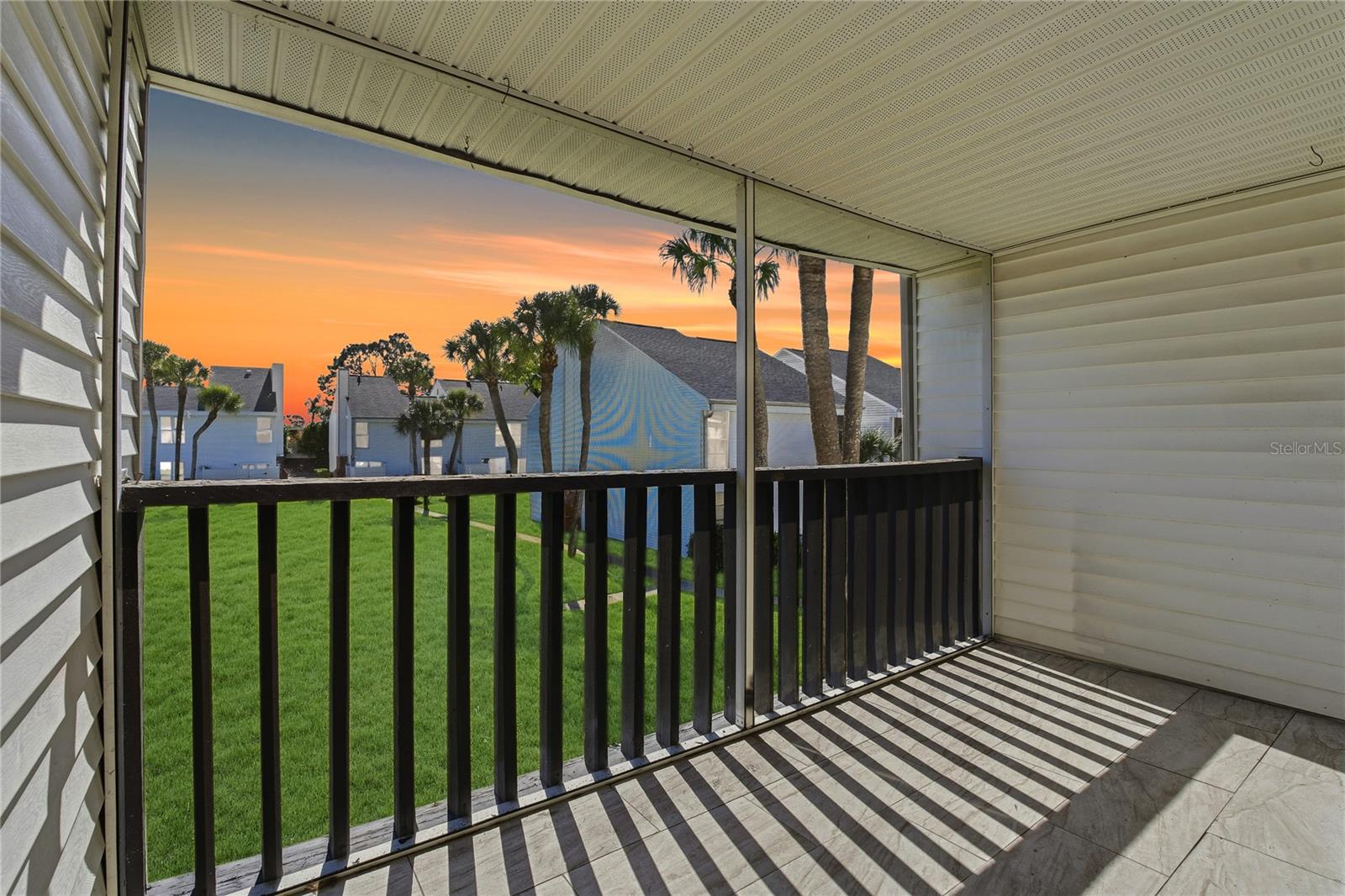 PRIVATE, SCREENED-IN, COVERED PATIO