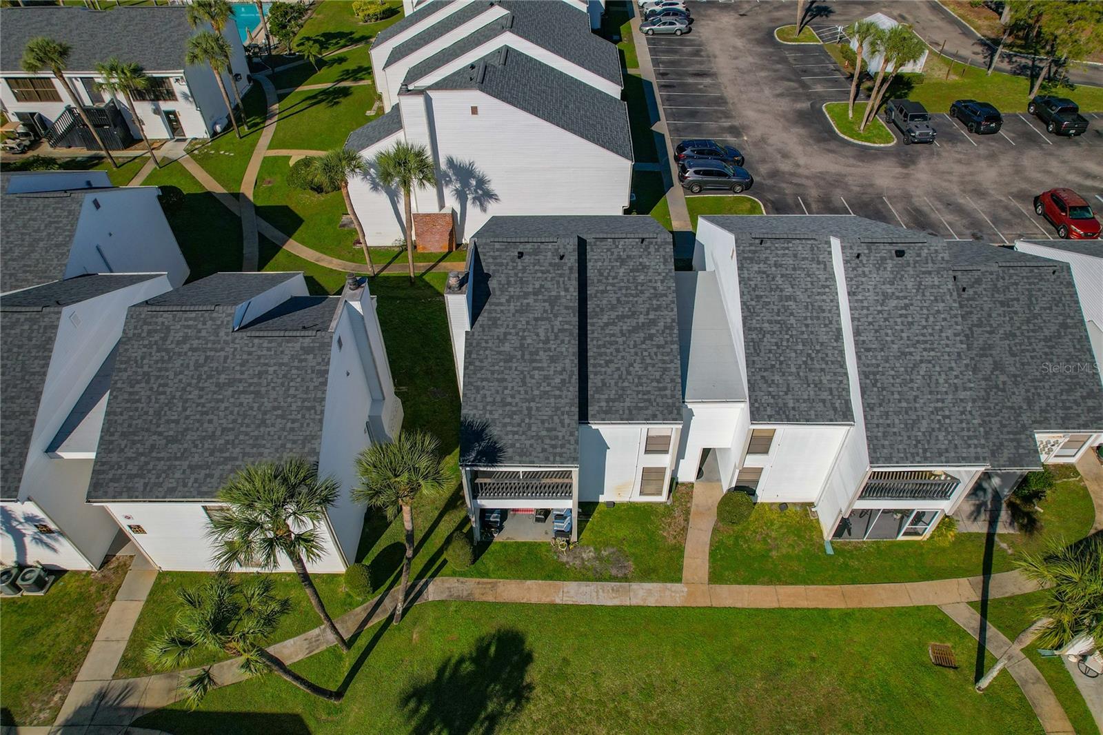 TROPICAL LANDSCAPING THROUGHOUT THE COMMUNITY!