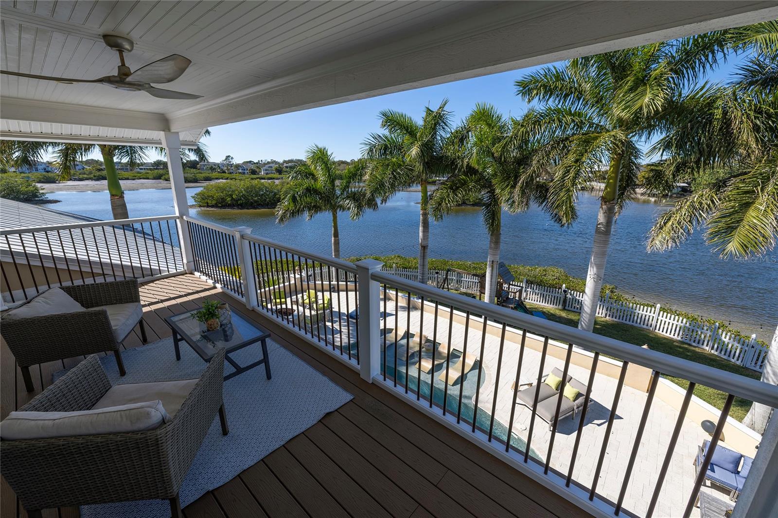 Guest bedroom 2 private en suite bathroom