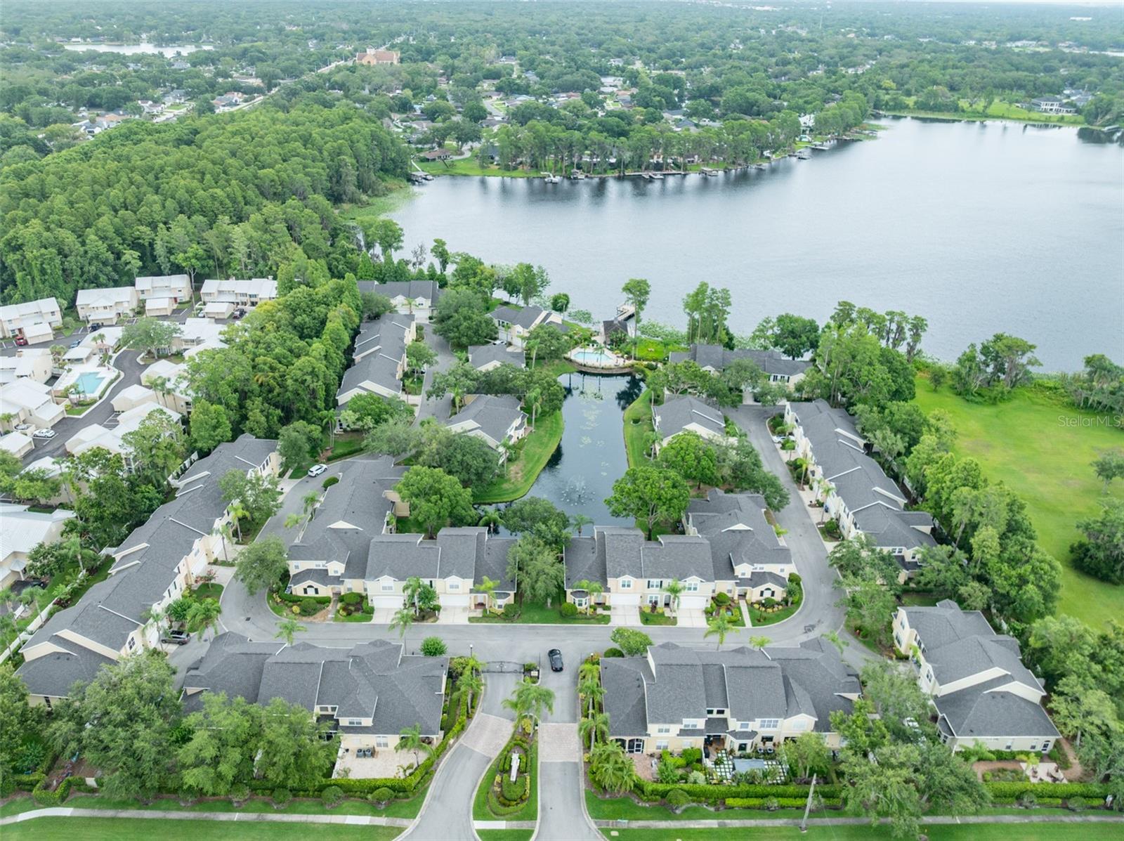 Community & Amenity Center Sitiing on Lake Ellen