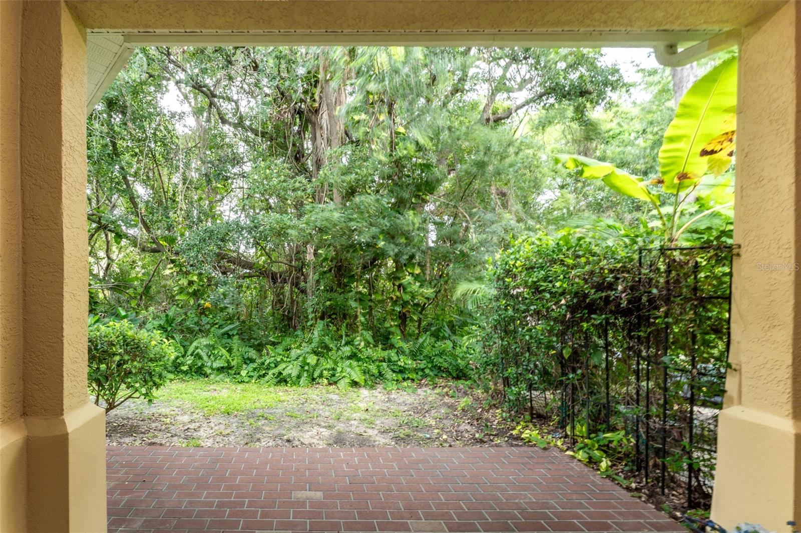 Covered Private Back Lania Overlooking Conservation