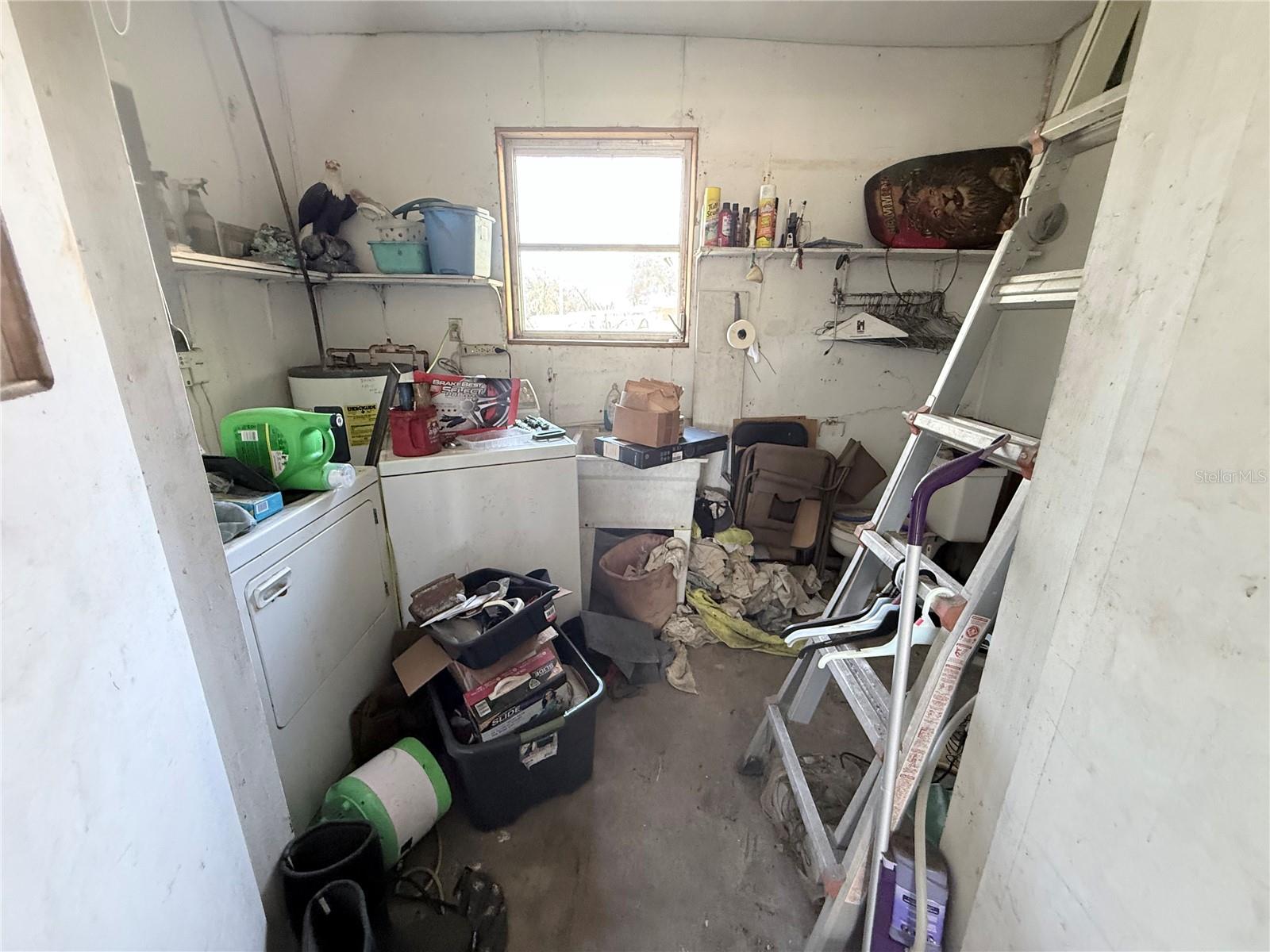 Laundry room @ 1602 E Calhoun St, Plant City , FL 33563