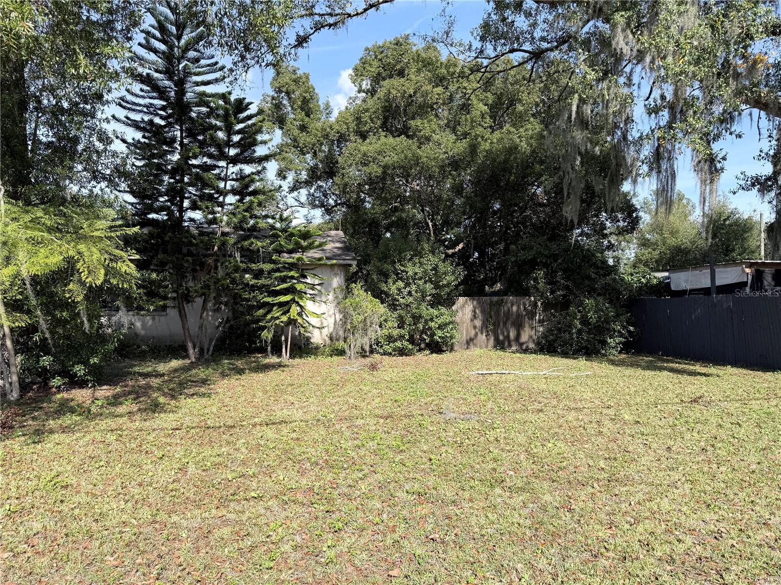 Back yard @ 1602 E Calhoun St, Plant City , FL 33563