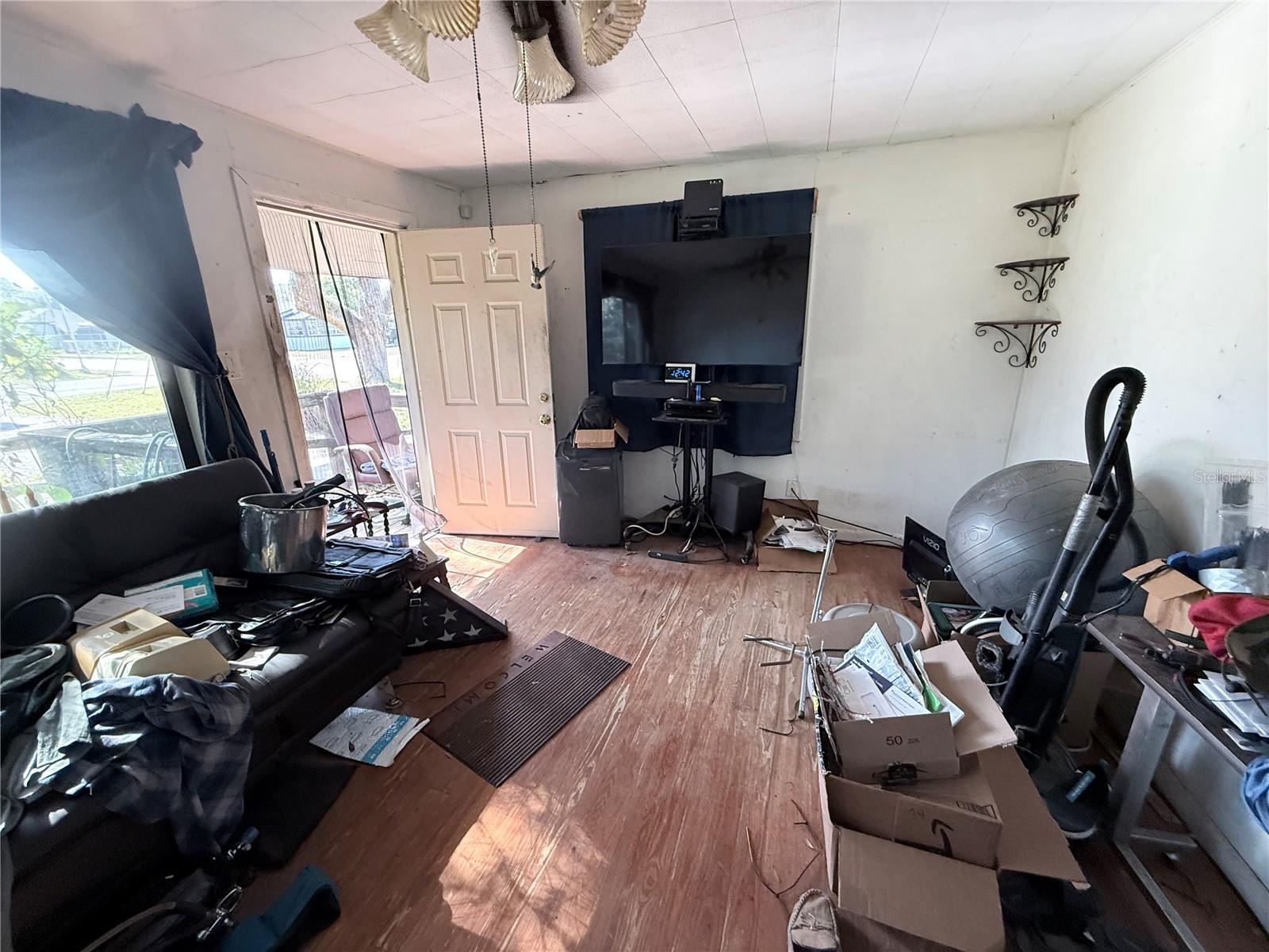 Living room @ 1602 E Calhoun St, Plant City , FL 33563
