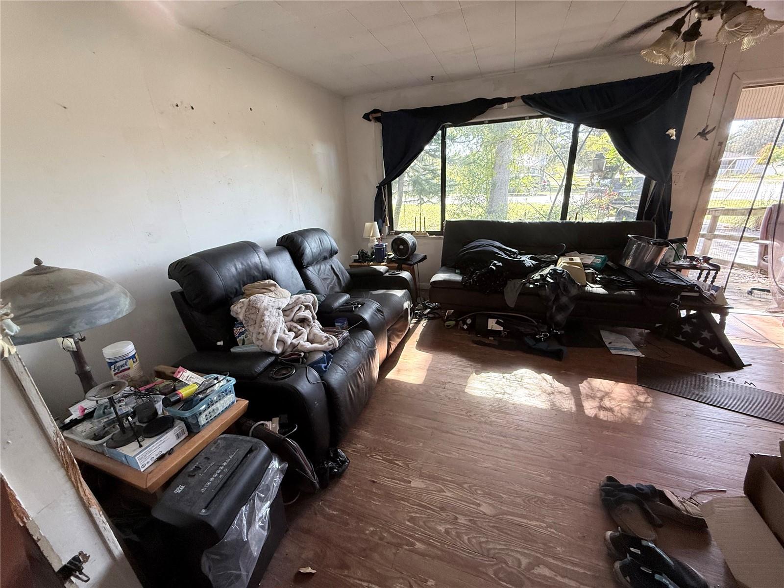 Living room @ 1602 E Calhoun St, Plant City , FL 33563