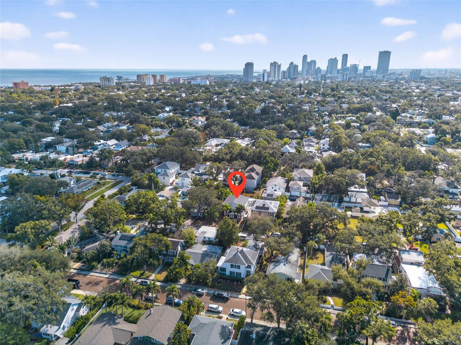 Walking distance to DTSP, North shore park and the water