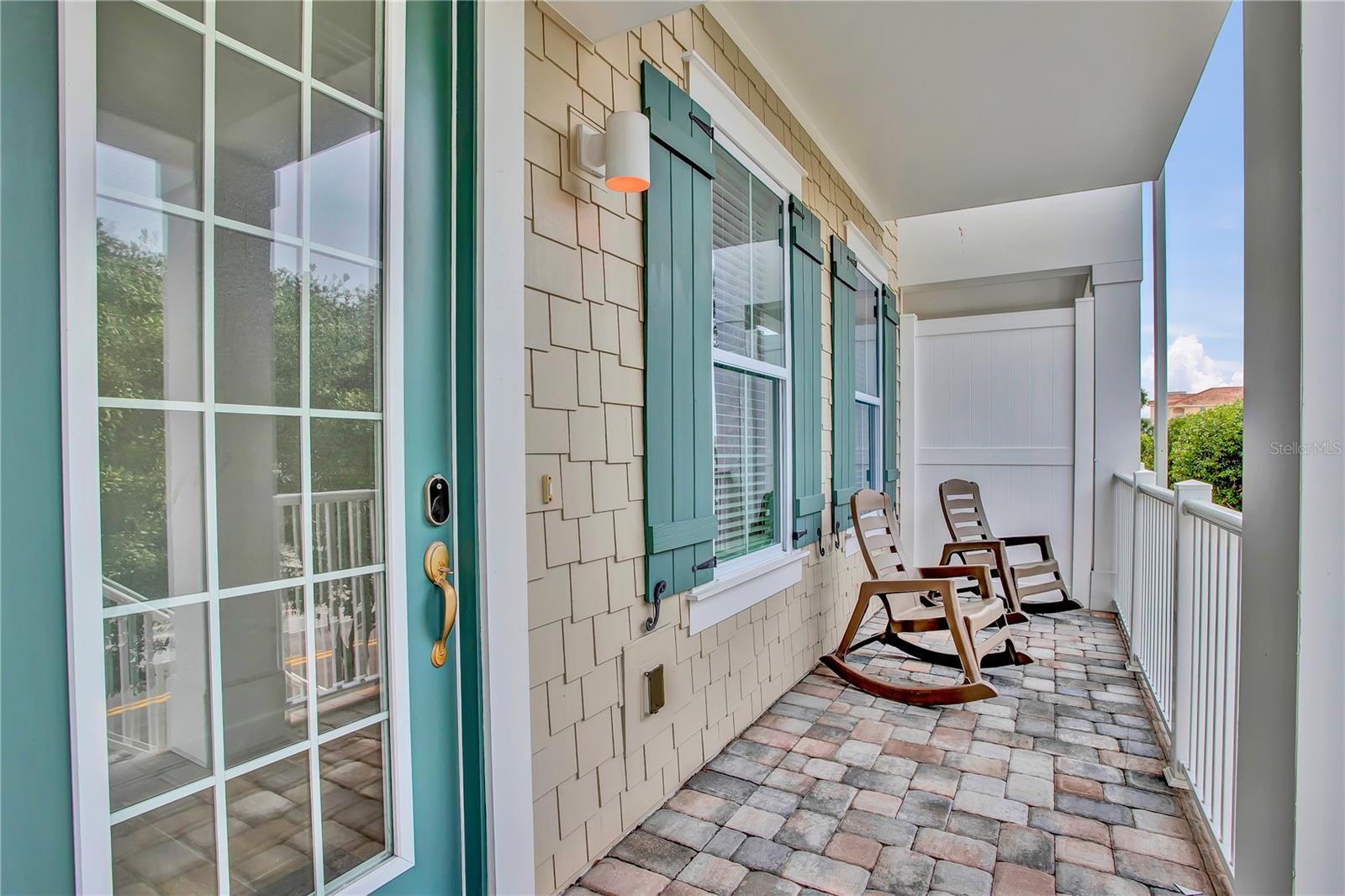 Front porch/Front door