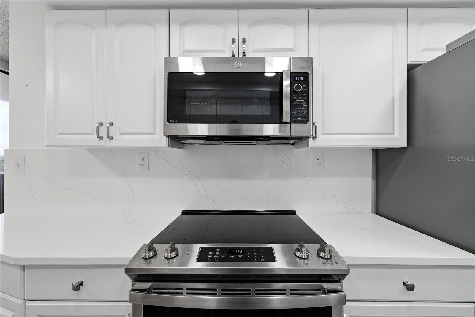 Stainless Steel GE Range w/ microwave exhaust