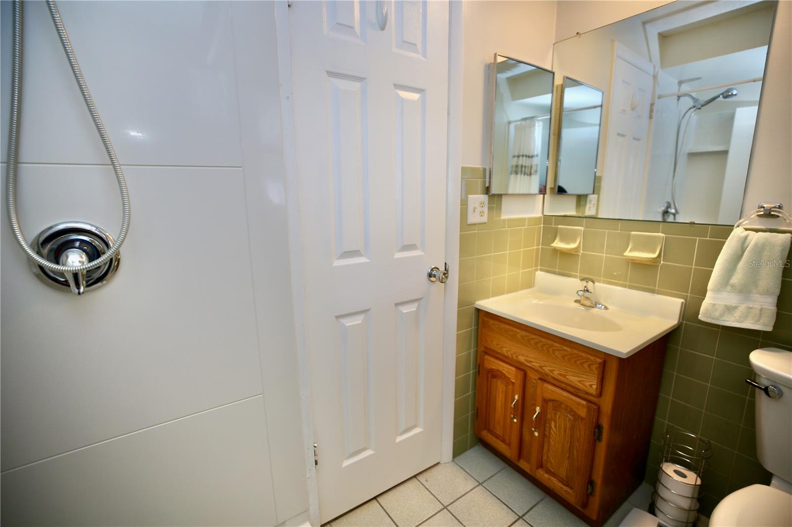 2nd bath with shower