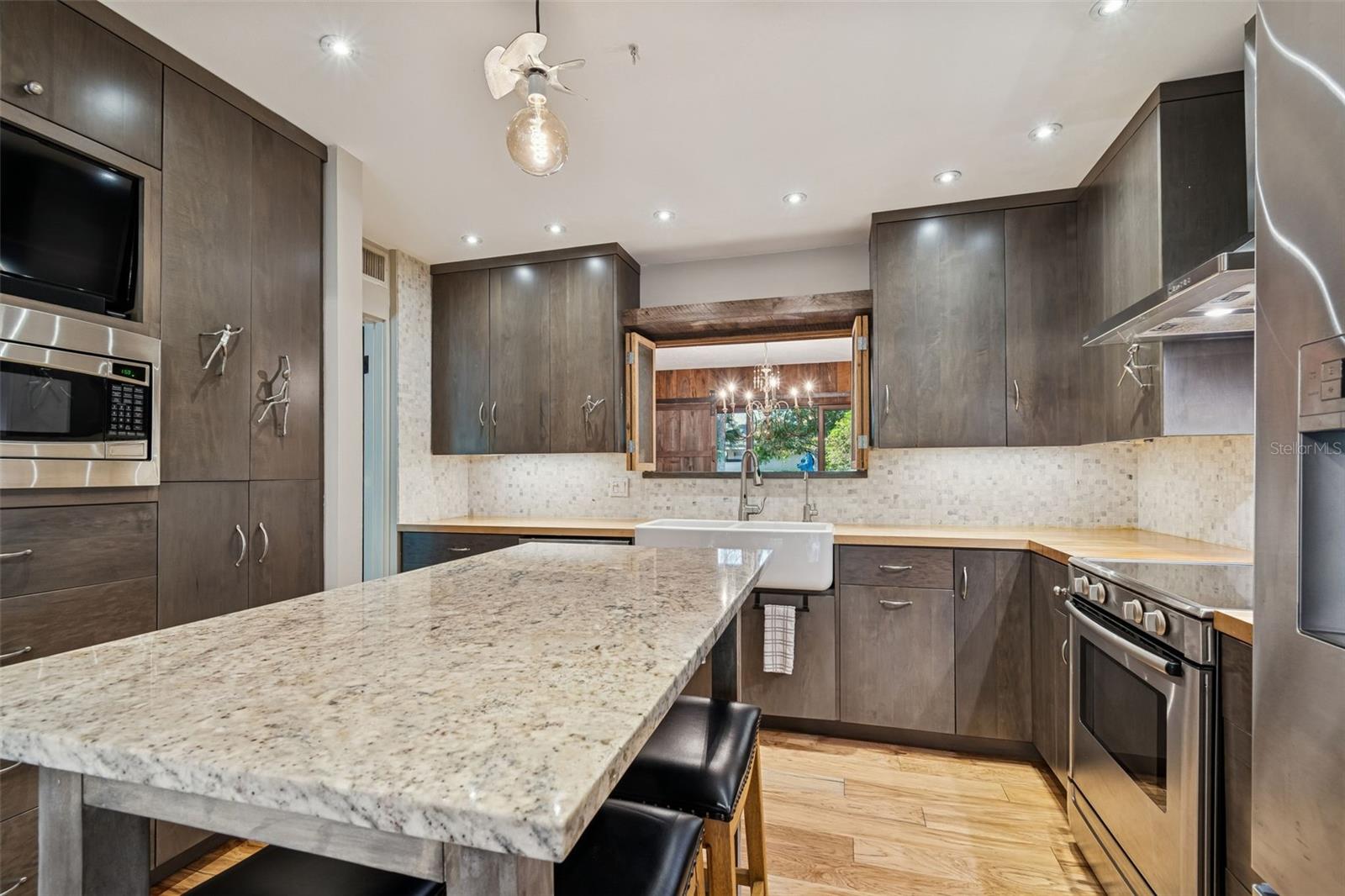 Custom kitchen w/ lots of of counter space