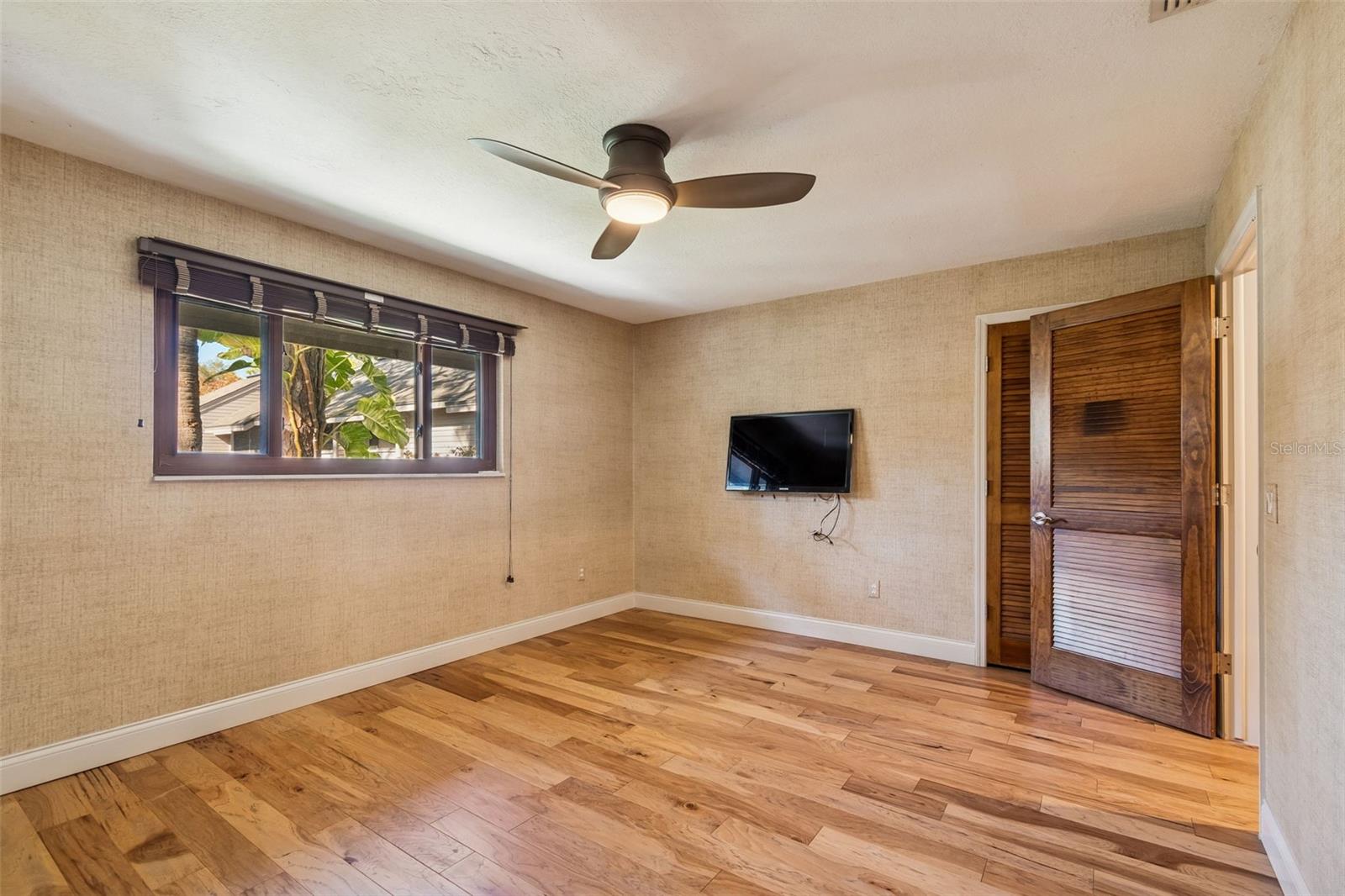 Bedroom 2 w/ ensuite & walk-in cedar closet