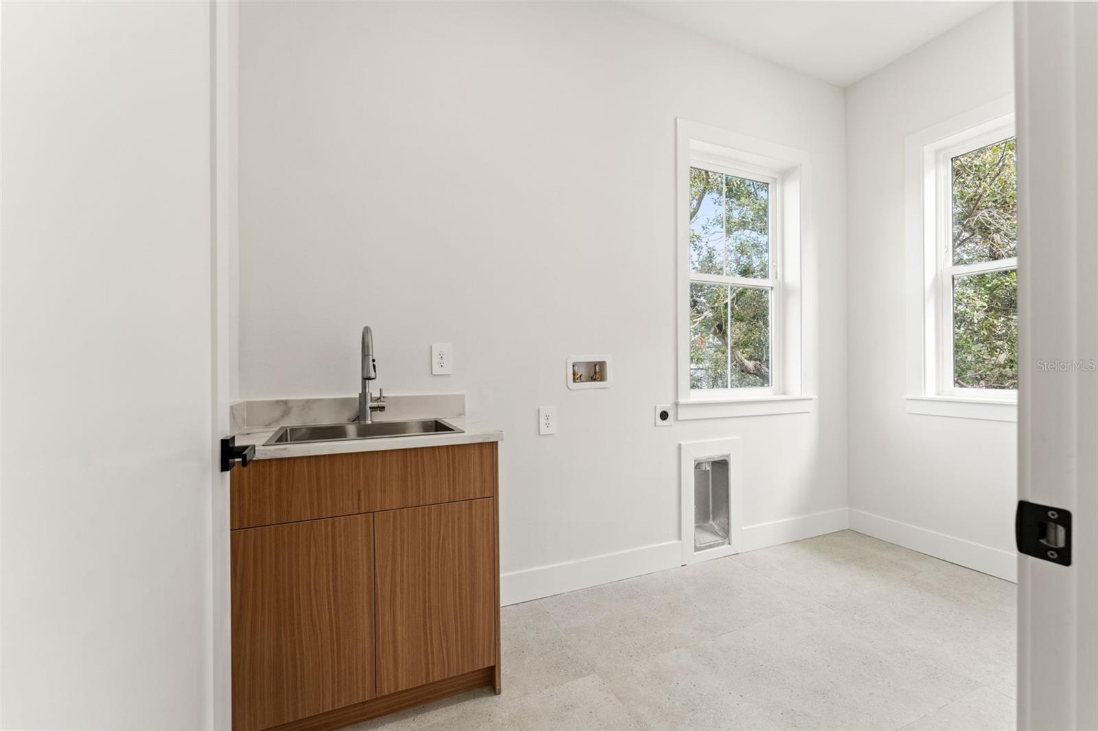 Laundry room with sink