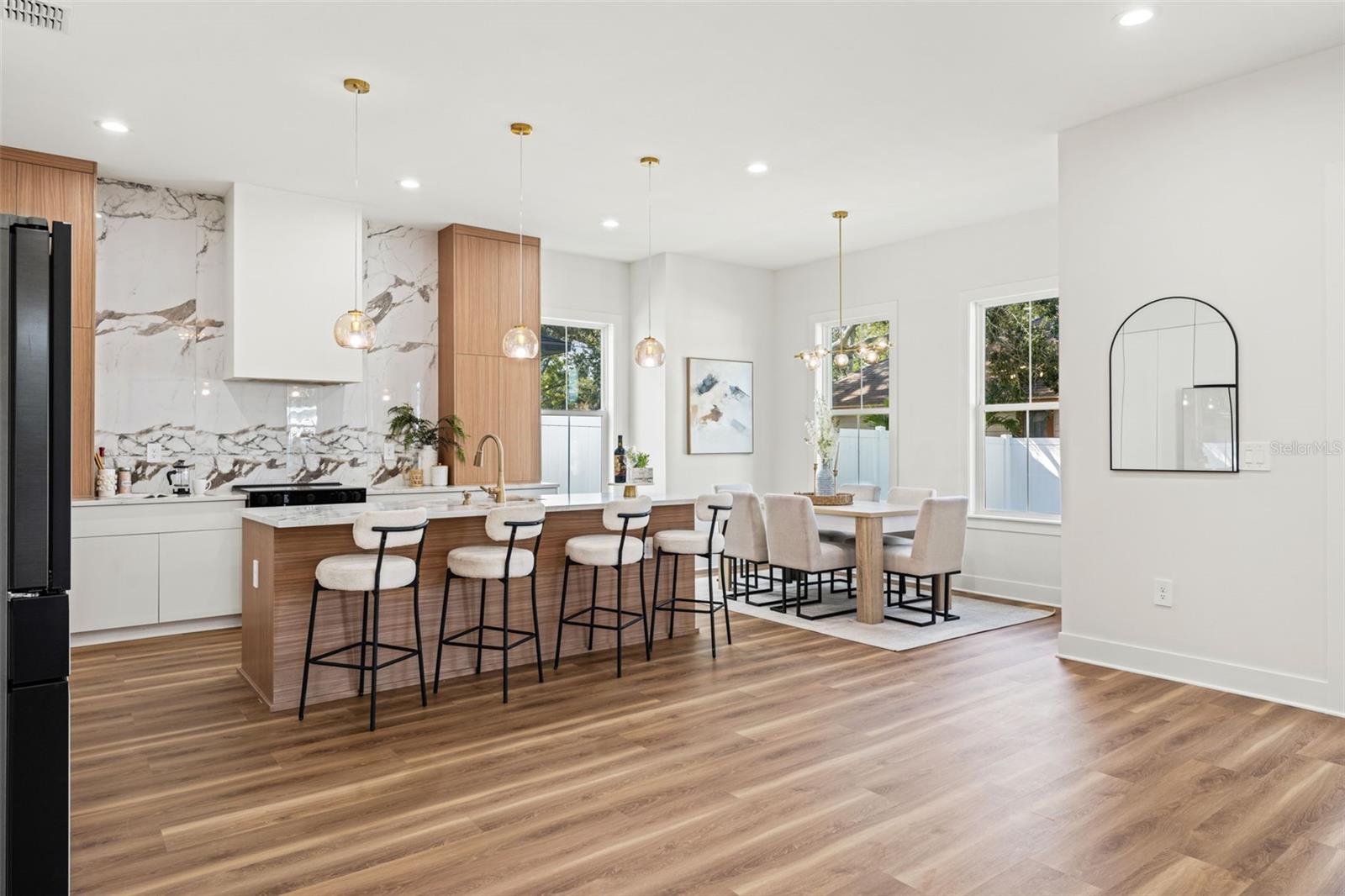 Kitchen/ dining combo