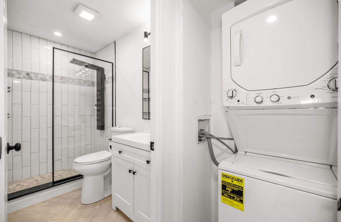 Guest Bath with Adjacent Laundry Closet
