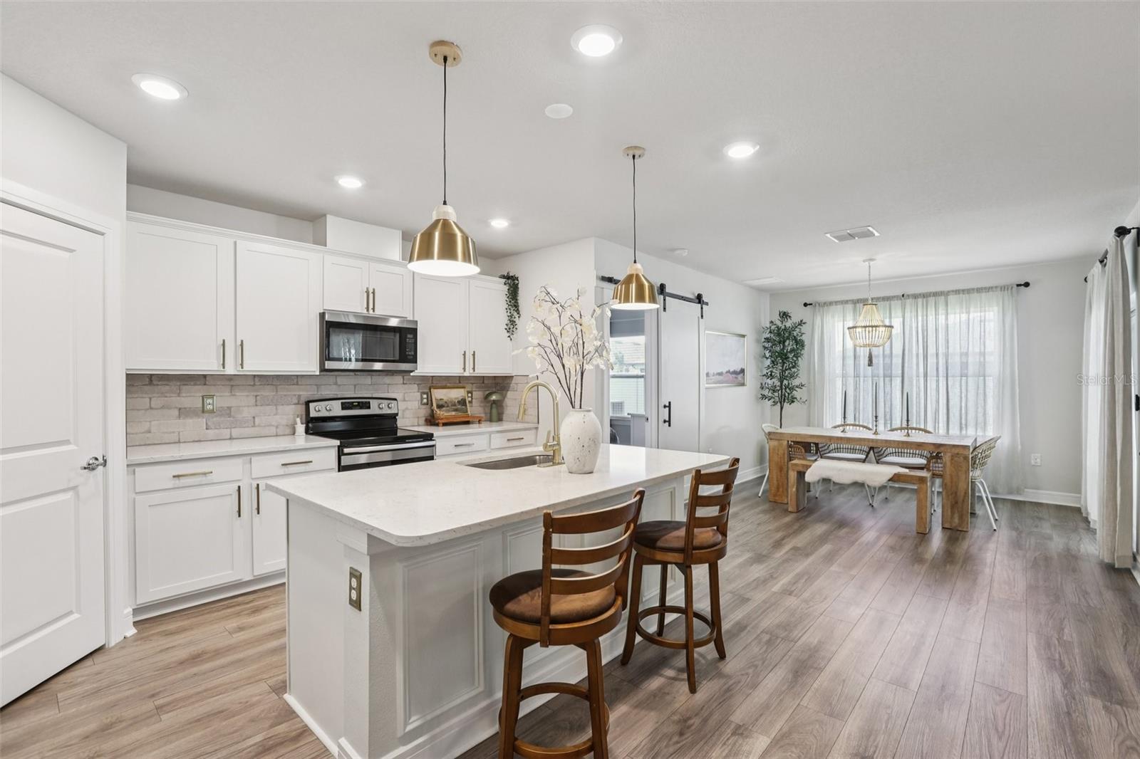 Island with Breakfast Bar