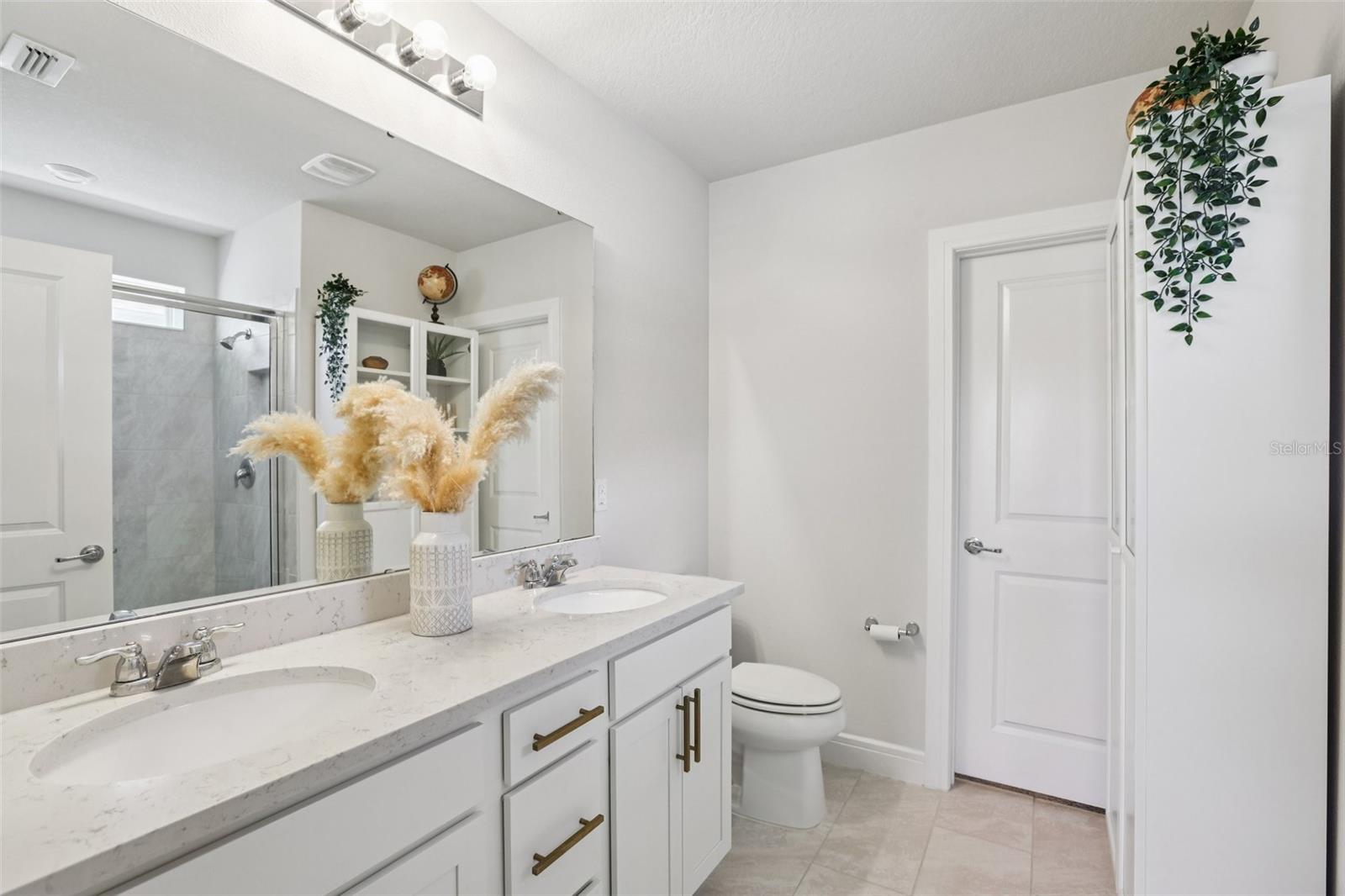 Primary En-Suite Bathroom