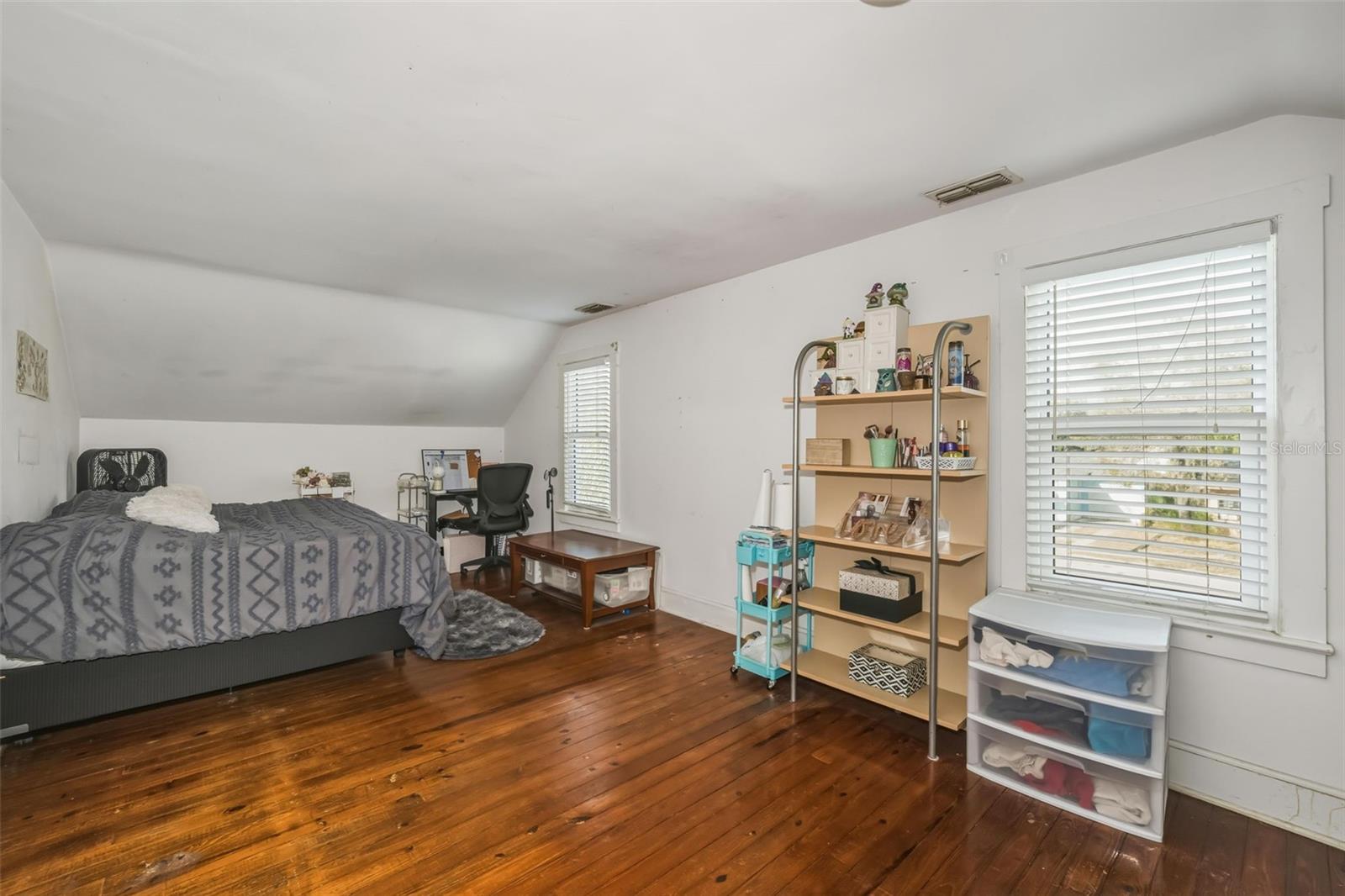 Huge 2nd bedroom upstairs