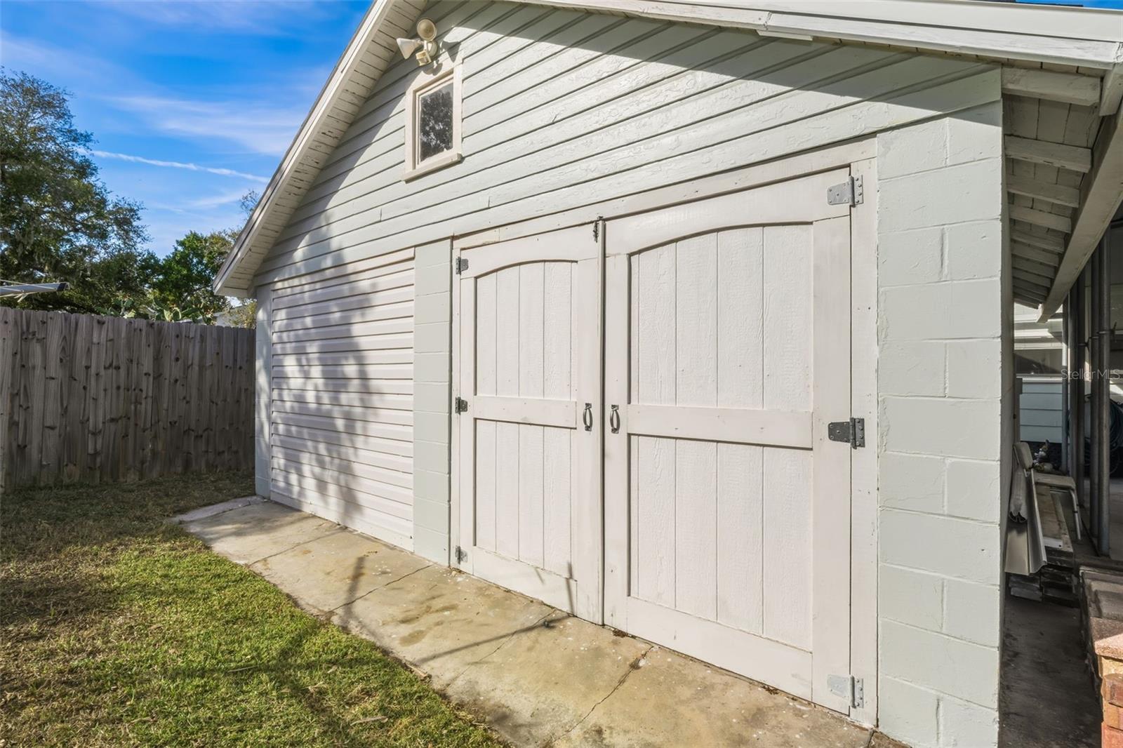 Detached 2 car garage